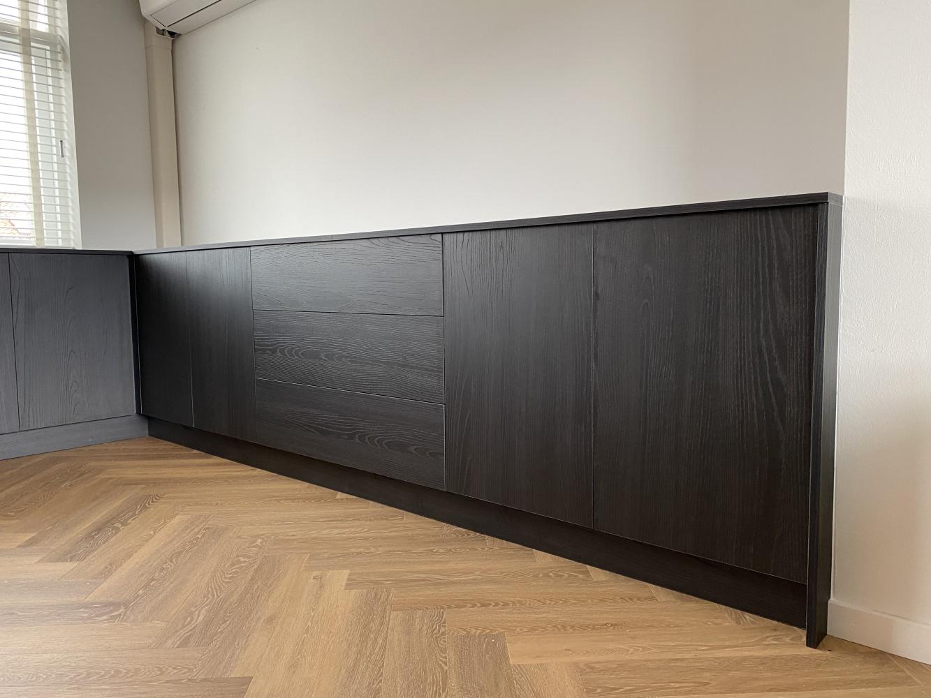 Walk-in closet 2