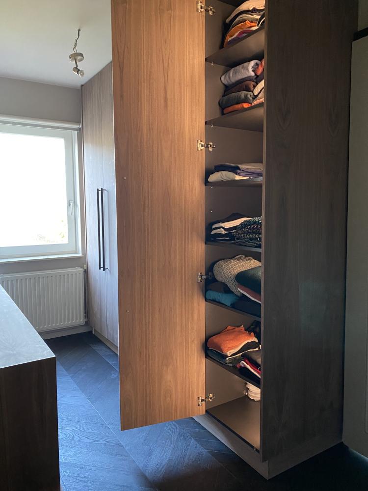 Noten kledingkast